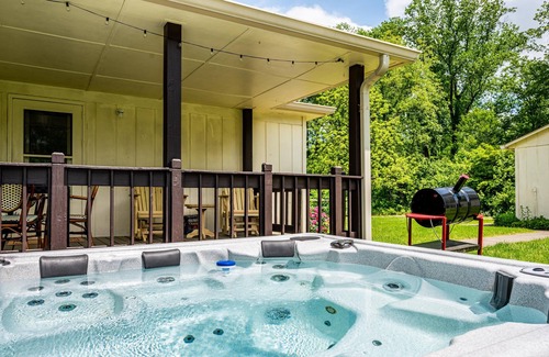 Gnaw Bone Cabin | 2BR, 1BA, One (1) Dog Friendly