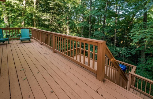 Helmsburg Cabin | 2BR, 2 BA Log Cabin