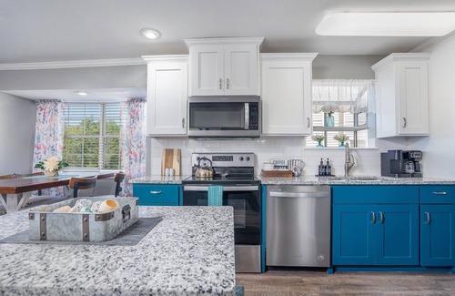Indian Point Condo | 2BR | 24' Private Deck | No Stairs+ Pool + By SDC