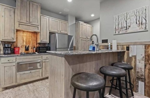 Buffalo Springs House | 2BR/2BA Barndo Condo - Relax by the Lake