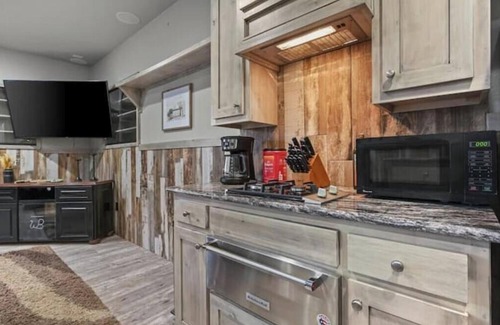 Buffalo Springs House | 2BR/2BA Barndo Condo - Relax by the Lake