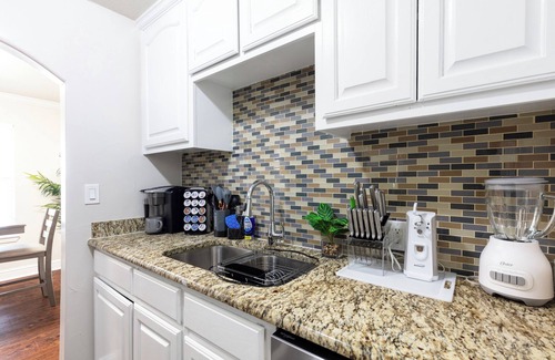 Arlington Apartment | 2BR/2BA by AT&T Stadium, 6 Flags, Globe Life Park, Texas Live, and Much More!