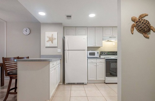 Pass-a-Grille Condo | 2BR/2BA Condo in Historic Pass A Grille Monthly Rental