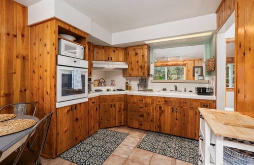 West Village Cabin | 2BR/2BA + Loft | WEST Village