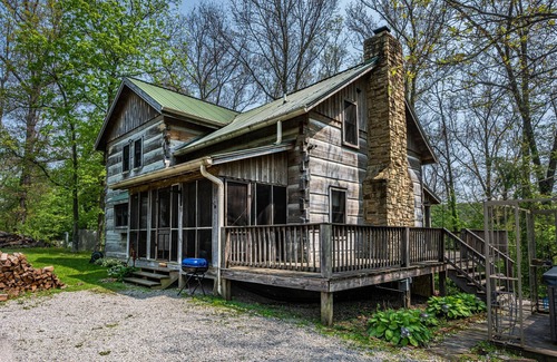 Gnaw Bone Cabin | 2BR, 2BA Log Cabin