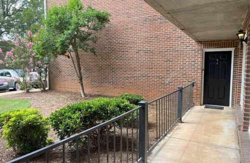 Auburn Condo | 2BR/2BA Renovated Condo under 1 mile to Toomers