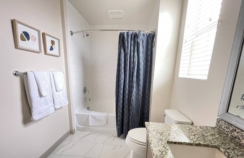 Camarillo Apartment | 2BR 3 Resort Like Pools. 3 Gyms EVchrgr Wifi