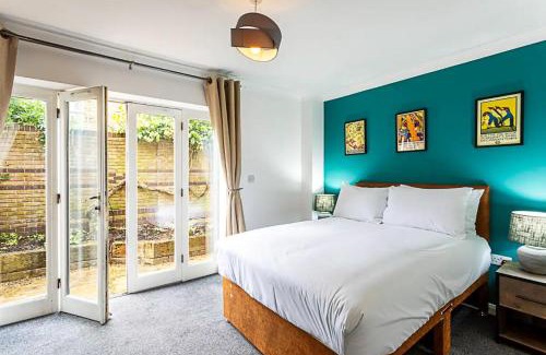 Hackney House | 2BR , 50" TV, Nespresso machine, direct access