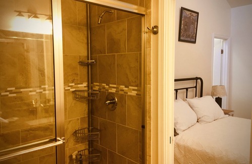El Paso Apartment | 2BR Adobe Suite/Desert Oasis/Mtn views/Hueco Tanks