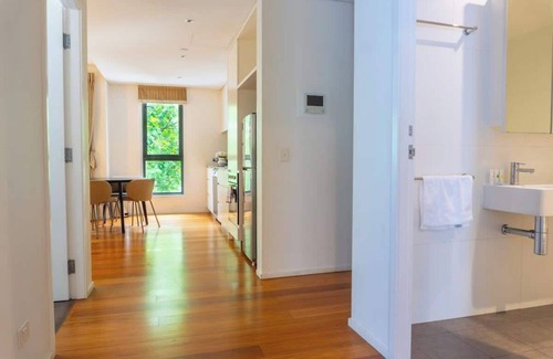 Docklands Apartment | 2BR Apt in Docklands WiFi City walk Water nearby