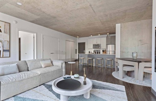 Downtown Chicago Apartment | 2BR Apt: Stunning Views, Steps to Michigan Avenue