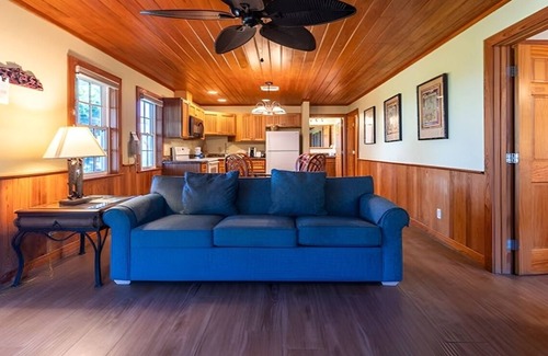 Captiva Hotel | 2BR Beach View Cottage w/Porch | Pools | Parking | Steps to the Beach