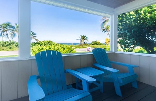 Captiva Hotel | 2BR Beach View Cottage w/Porch | Pools | Parking | Steps to the Beach