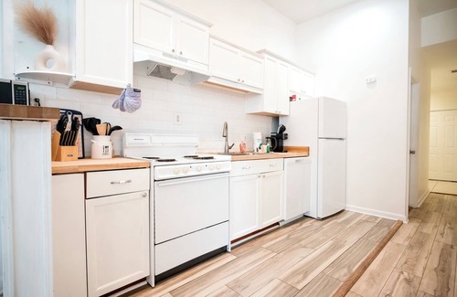 Thunderbolt Apartment | 2BR Boho Chic Duplex, Savannah ・Near Tybee Island!
