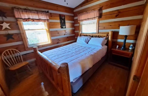 Fancy Gap Cabin | 2BR Cabin with Jacuzzi and Mountain Views - Cabin 5