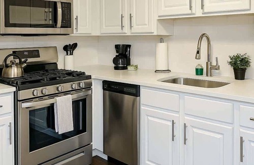 Lakeview Apartment | 2BR Calm & Aesthetic Apt