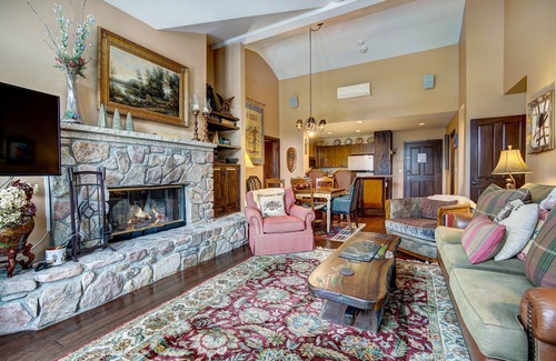 Edwards Condo | 2BR Condo in Arrowhead Village - 5 Minute Walk to Chairlift, Mountain Views! by RedAwning