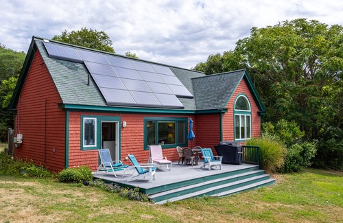 Wareham Cottage | 2BR Cottage with Stunning Water Views & Beach Access