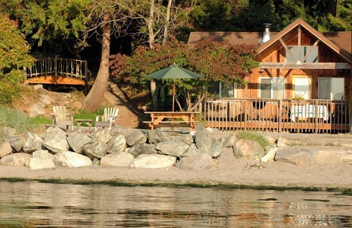 Eastsound Cabin | 2BR Deluxe Beachfront Cabin on Spectacular West Beach!