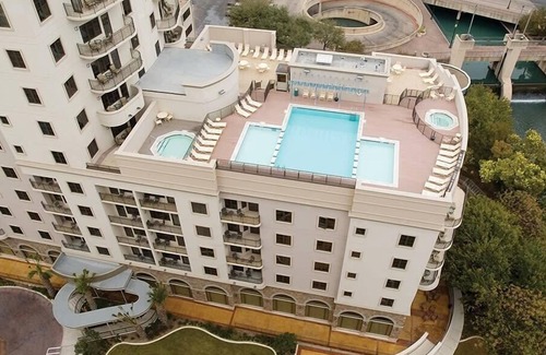 Downtown San Antonio Condo | 2BR Deluxe River Walk + Skyline Views