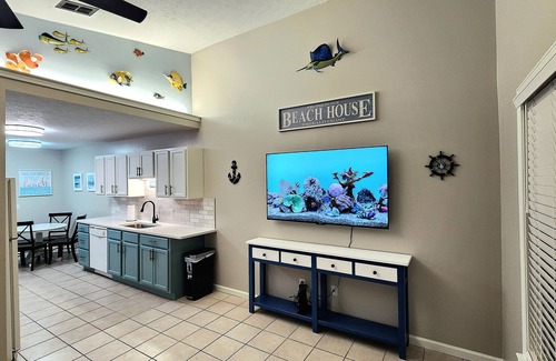 Biltmore Beach Villa | 2Br Duplex, quiet & newly updated. Sleeps 6. Near beach & lagoon boat launch.