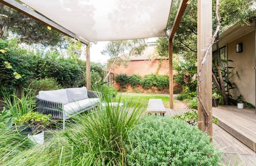 Elsternwick House | 2BR Elsternwick Escape with Courtyard
