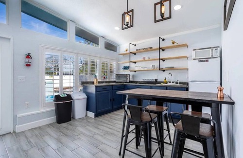 Dover Shores East House | 2BR Family Retreat Orlando Full Kitchen