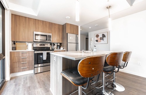 West Bellevue Apartment | 2BR | Gym, Lounge, Rooftop | Bellevue | Sophari C