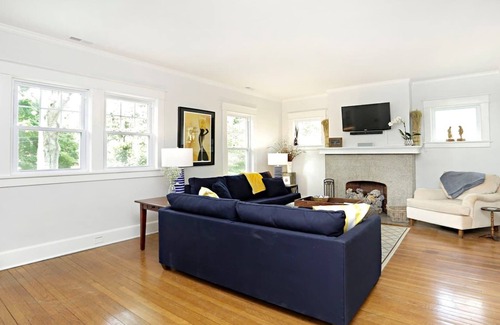 Lexington Condo | 2br/Heart of Chevy Chase Historical District