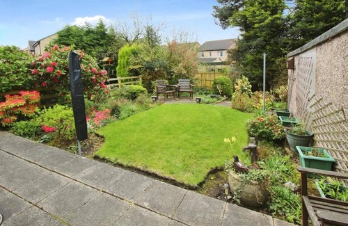 Bradford House | 2BR Home/garden/patio/city Access/6 Guests
