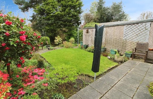 Bradford House | 2BR Home/Garden/Patio/City Access/6 Guests