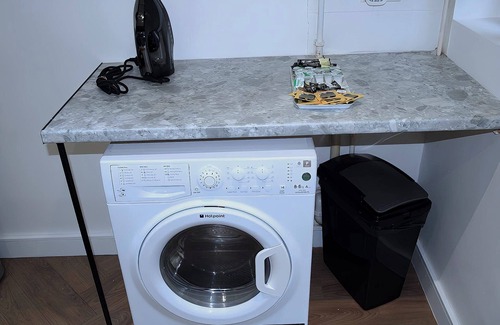 Birmingham House | 2Br House, Sleeps 5, Parking, Contractors&Families