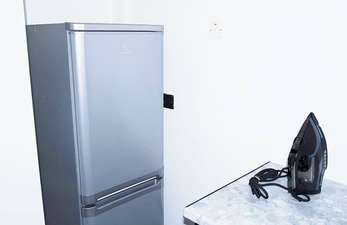 Birmingham House | 2Br House, Sleeps 5, Parking, Contractors&Families