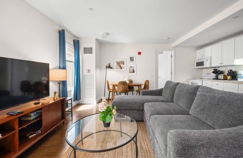Theatre District Apartment | 2BR in Downtown Boston 9168