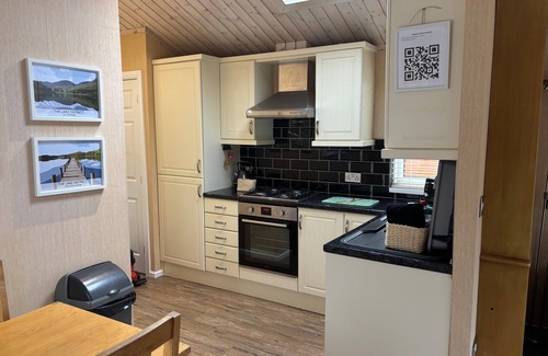 Troutbeck Cabin | 2br-Lodge-Sleeps4-ValleyView-PetFriendly