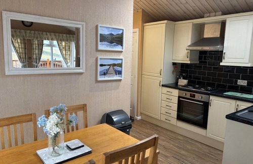 Troutbeck Cabin | 2br-Lodge-Sleeps4-ValleyView-PetFriendly