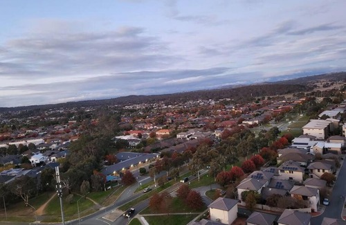 Gungahlin Apartment | 2BR@Luxury&Stylish Top Floor Apt,Pool,Parking,View