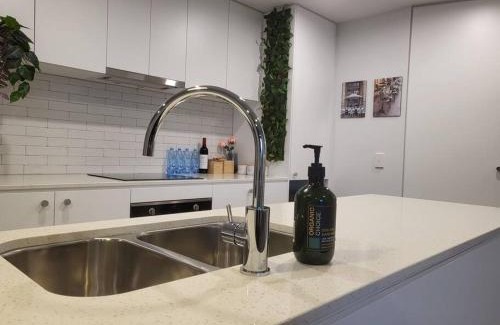 Gungahlin Apartment | 2BR@Luxury&Stylish Top Floor Apt,Pool,Parking,View
