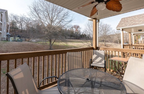 Table Rock Condo | 2BR ~ Near The Strip ~ Trophy Fishing Nearby ~ FREE TICKETS INCLUDED! (FC57-6)
