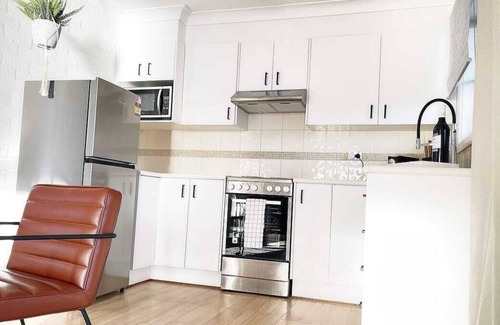 Batehaven Apartment | 2BR Ocean Front on Casey's Beach!