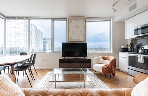 West Bellevue Apartment | 2BR | Pool, Gym, Rooftop | Bellevue | Sophari A