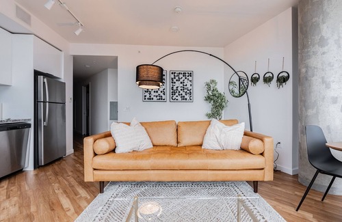 West Bellevue Apartment | 2BR | Pool, Gym, Rooftop | Bellevue | Sophari A