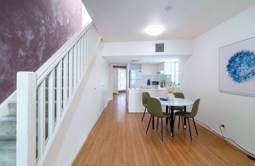 Adelaide House | 2BR Urban Nest Cosy & Central - Free Parking