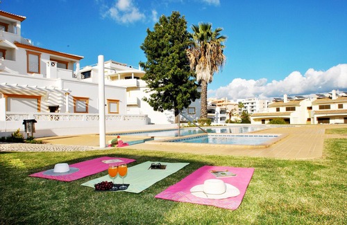 Olhos D'Agua Apartment | 2BR w/Pool & Sea View – Olhos d'Água