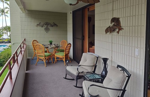 Kahaluu Bay Condo | 2br White Sands Village condo right at the beach