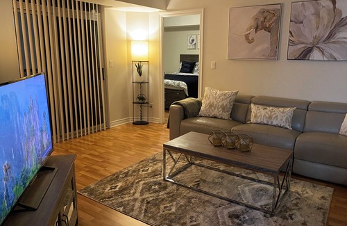 Fairview Apartment | 2BR with balcony and free parking in Square One