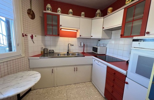 Valras-Plage Apartment | 2BR with terrace, parking, and sea view for 6 in Valras-Plage