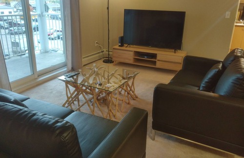 Stony Plain Condo | 2BR2Bath + Den Condo Near Westview w/ UG parking