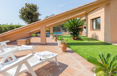 Puigventos Villa | 2CIP01-10pax - House with capacity for 10 people and private pool located in a quiet area