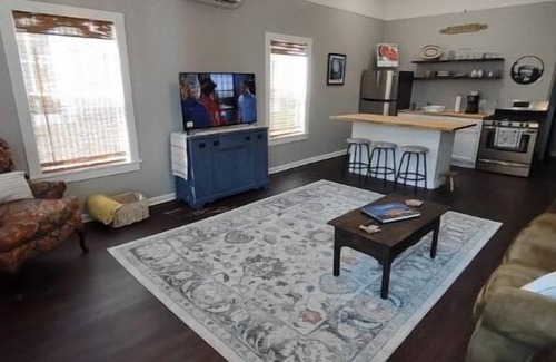 Natchez Apartment | 2feathers inn #1